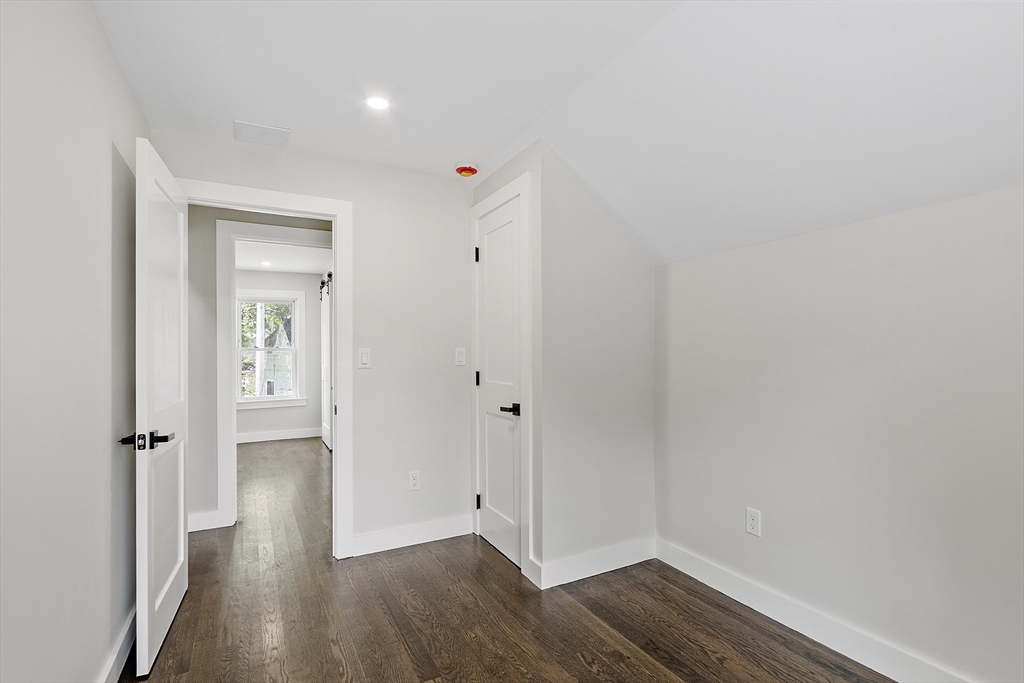 Lowell, Massachusetts 01852, United States, 4 Bedrooms Bedrooms, ,3 BathroomsBathrooms,Residential,Pending,182687