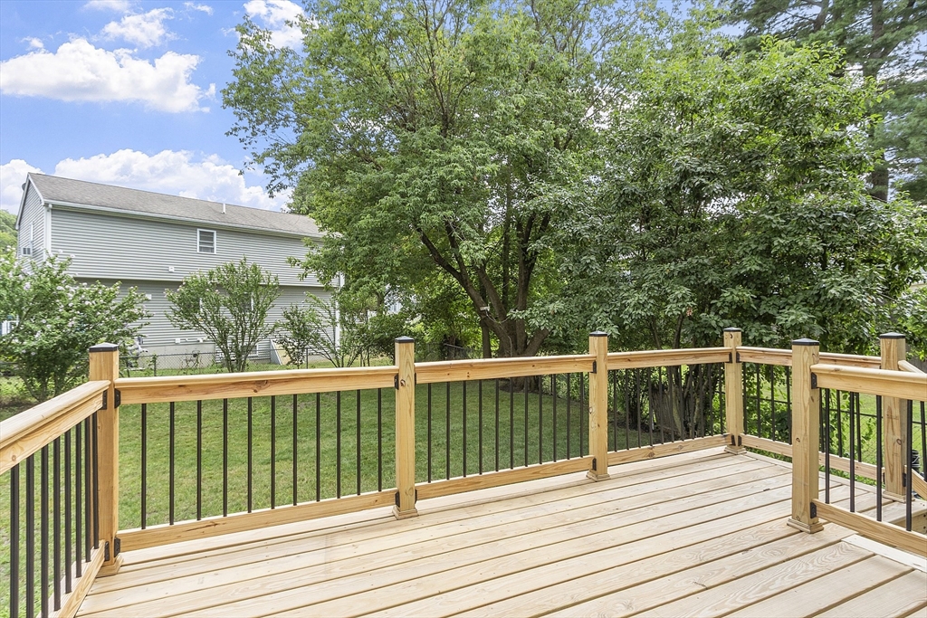 Lowell, Massachusetts 01852, United States, 4 Bedrooms Bedrooms, ,3 BathroomsBathrooms,Residential,Pending,182687