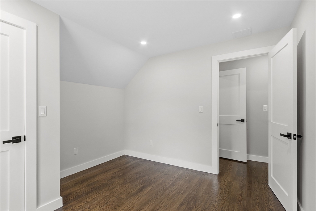 Lowell, Massachusetts 01852, United States, 4 Bedrooms Bedrooms, ,3 BathroomsBathrooms,Residential,Pending,182687