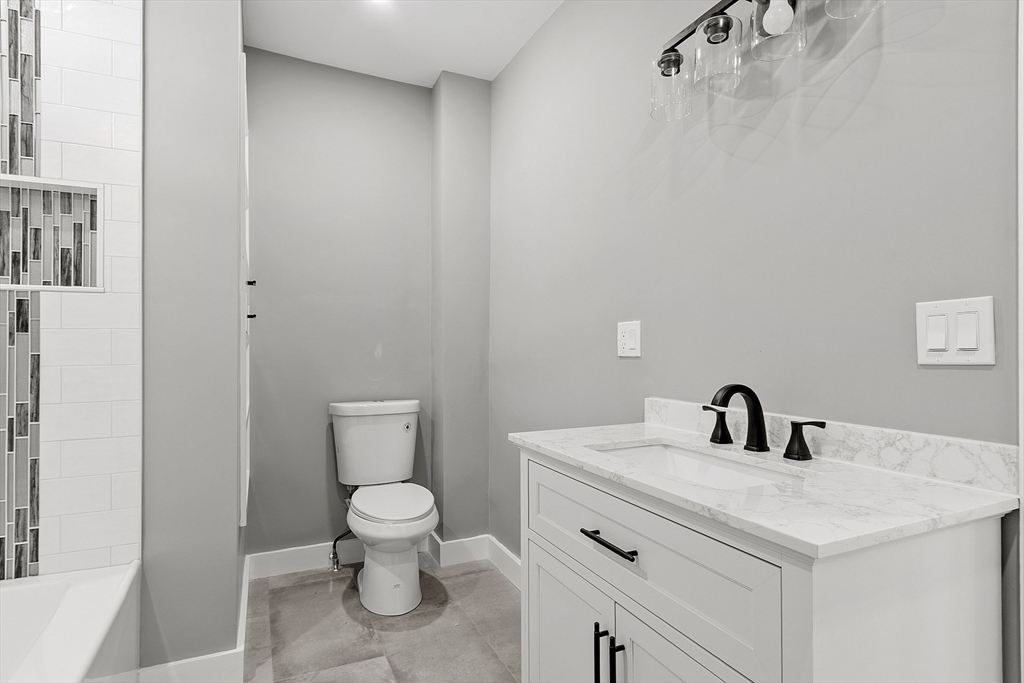 Lowell, Massachusetts 01852, United States, 4 Bedrooms Bedrooms, ,3 BathroomsBathrooms,Residential,Pending,182687