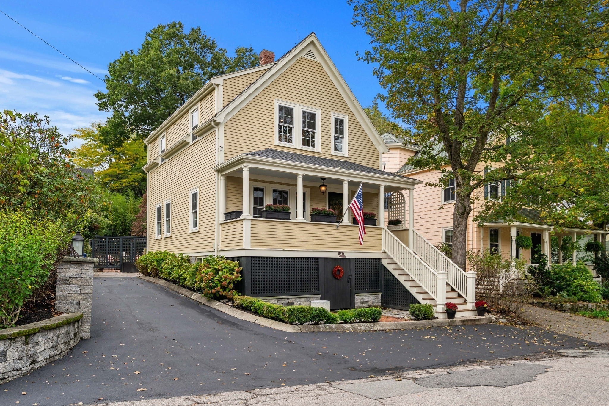 12 Capen St