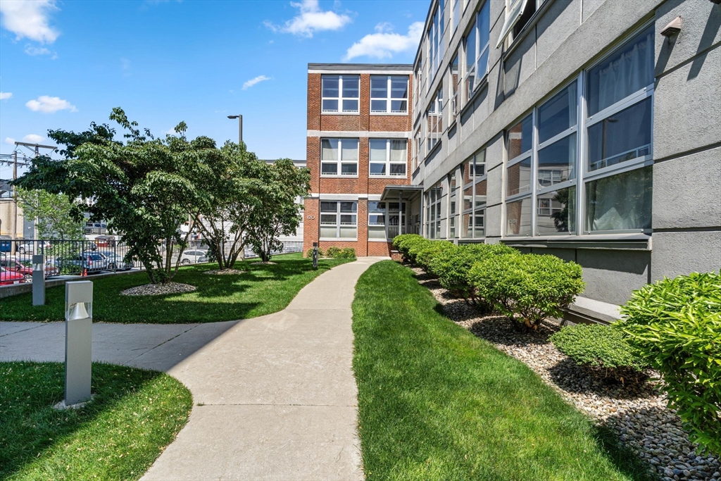 120 Holmes Street 309