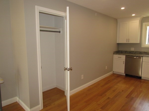 Weymouth, Massachusetts 02190, United States, 2 Bedrooms Bedrooms, ,1 BathroomBathrooms,Residential,Active,150308