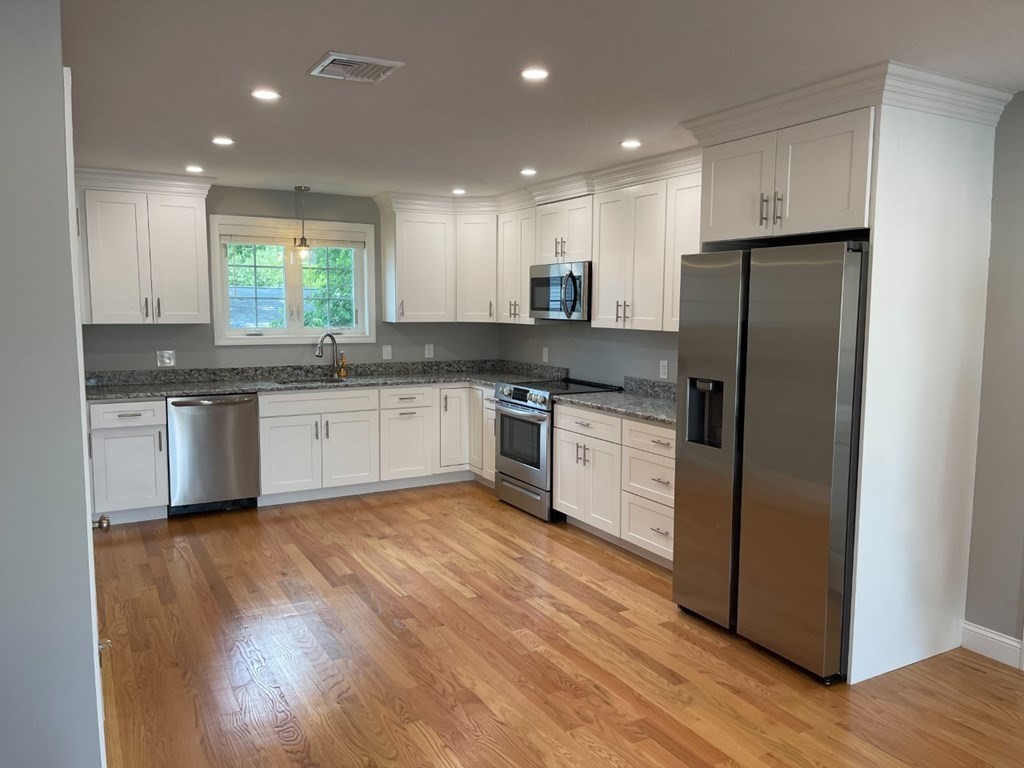 Weymouth, Massachusetts 02190, United States, 2 Bedrooms Bedrooms, ,1 BathroomBathrooms,Residential,Active,150308