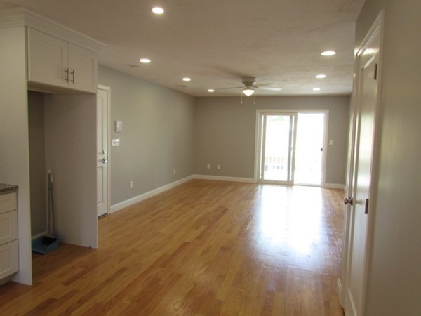 Weymouth, Massachusetts 02190, United States, 2 Bedrooms Bedrooms, ,1 BathroomBathrooms,Residential,Active,150308