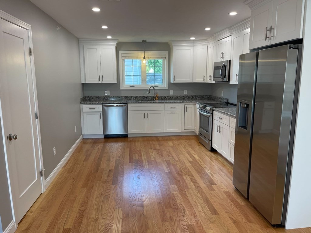 Weymouth, Massachusetts 02190, United States, 2 Bedrooms Bedrooms, ,1 BathroomBathrooms,Residential,Active,150308