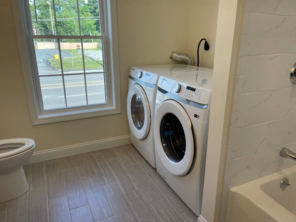 Weymouth, Massachusetts 02190, United States, 2 Bedrooms Bedrooms, ,1 BathroomBathrooms,Residential,Active,150308