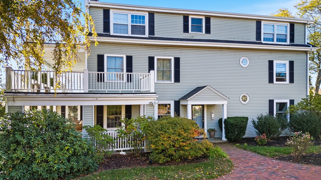 32 Barker Rd 3