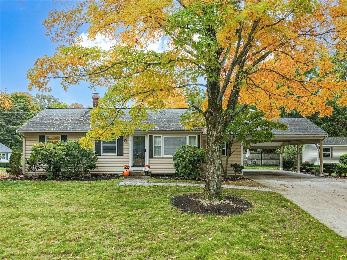 Photo of 15 Raymond Avenue, Walpole, MA