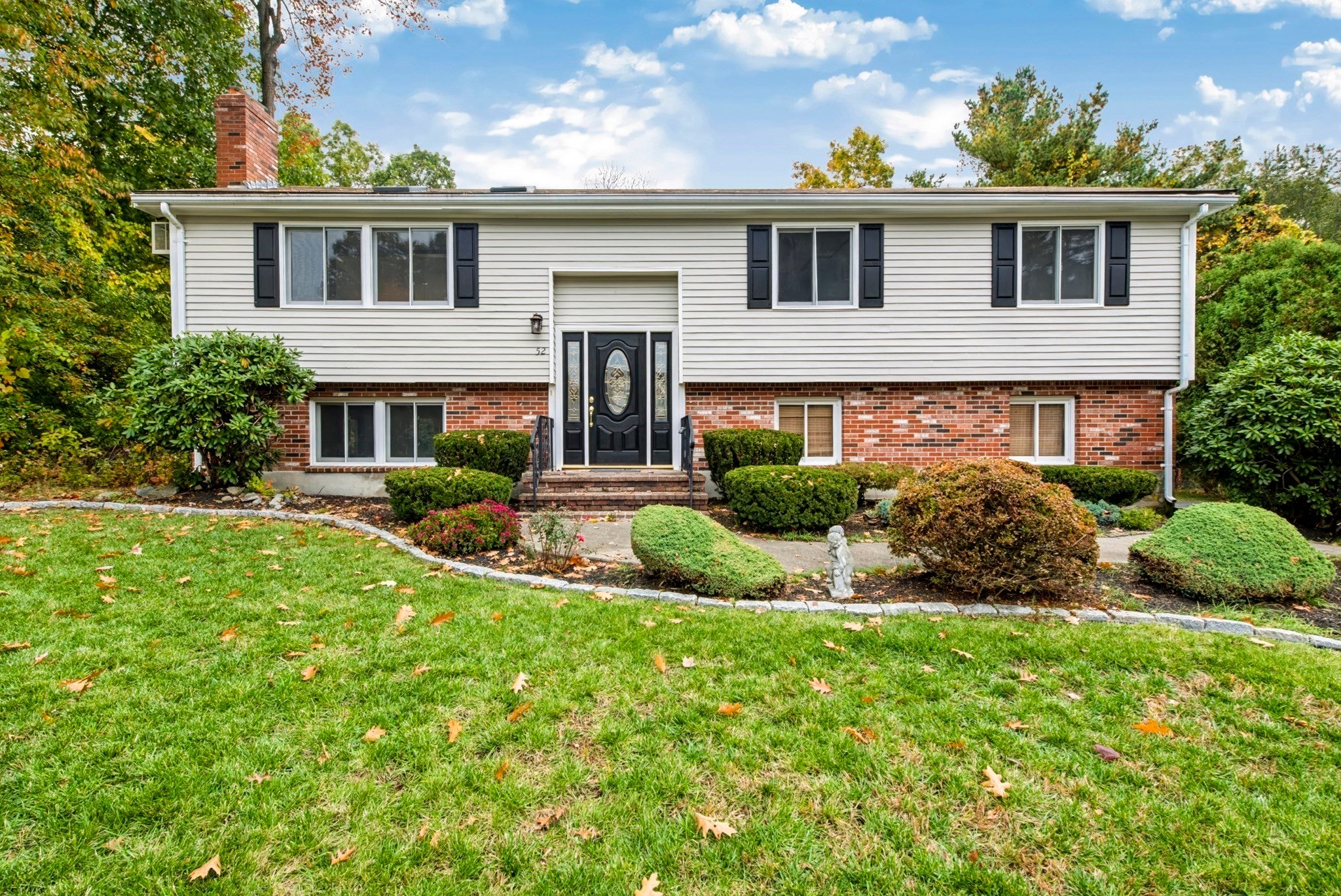 Photo of 52 Tanglewood Dr, Stoughton, MA