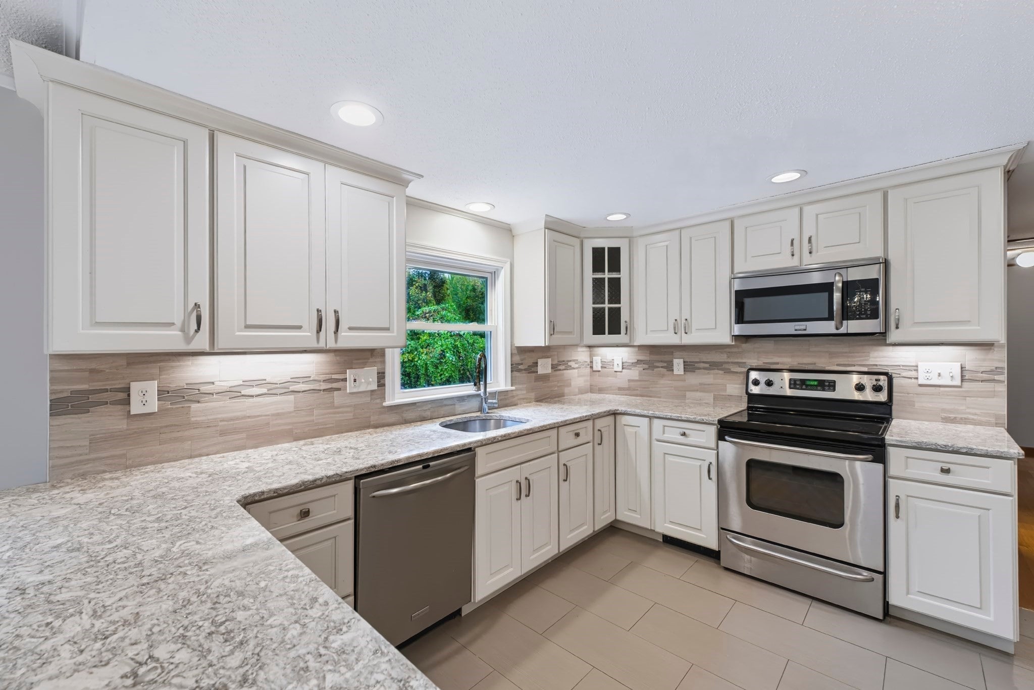 52 Tanglewood Dr, Stoughton, MA, 52 Tanglewood Dr, Stoughton, MA Photo #11