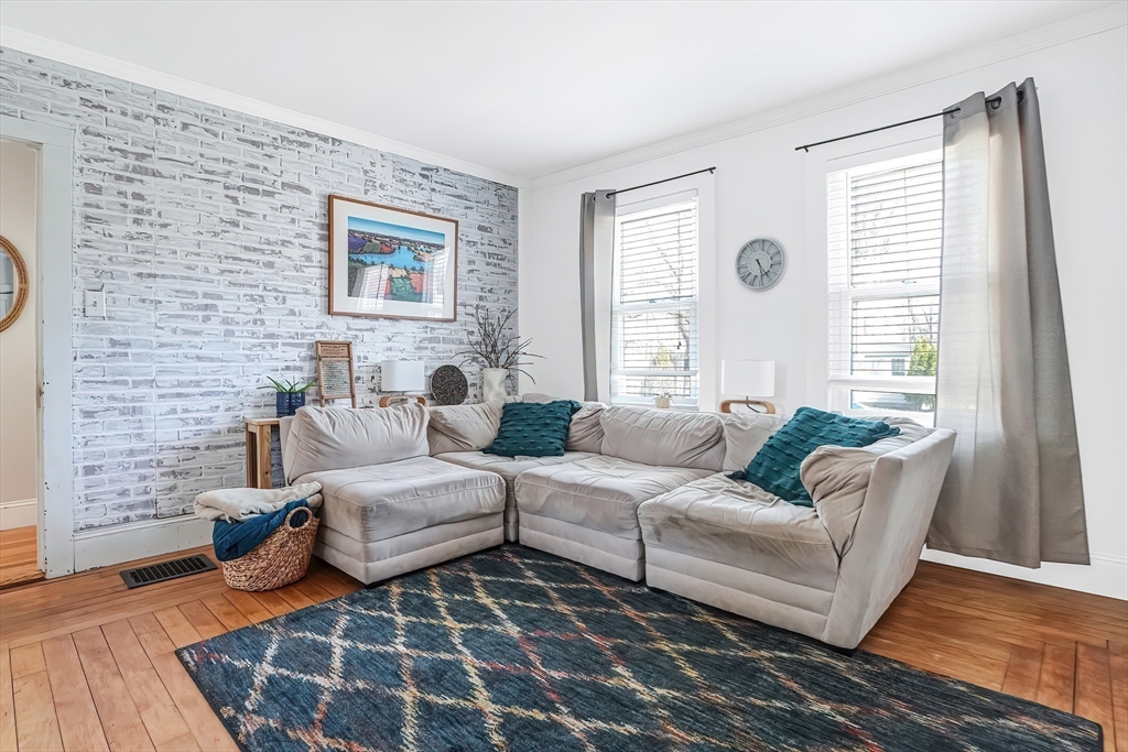 14 Whitin Ave 14