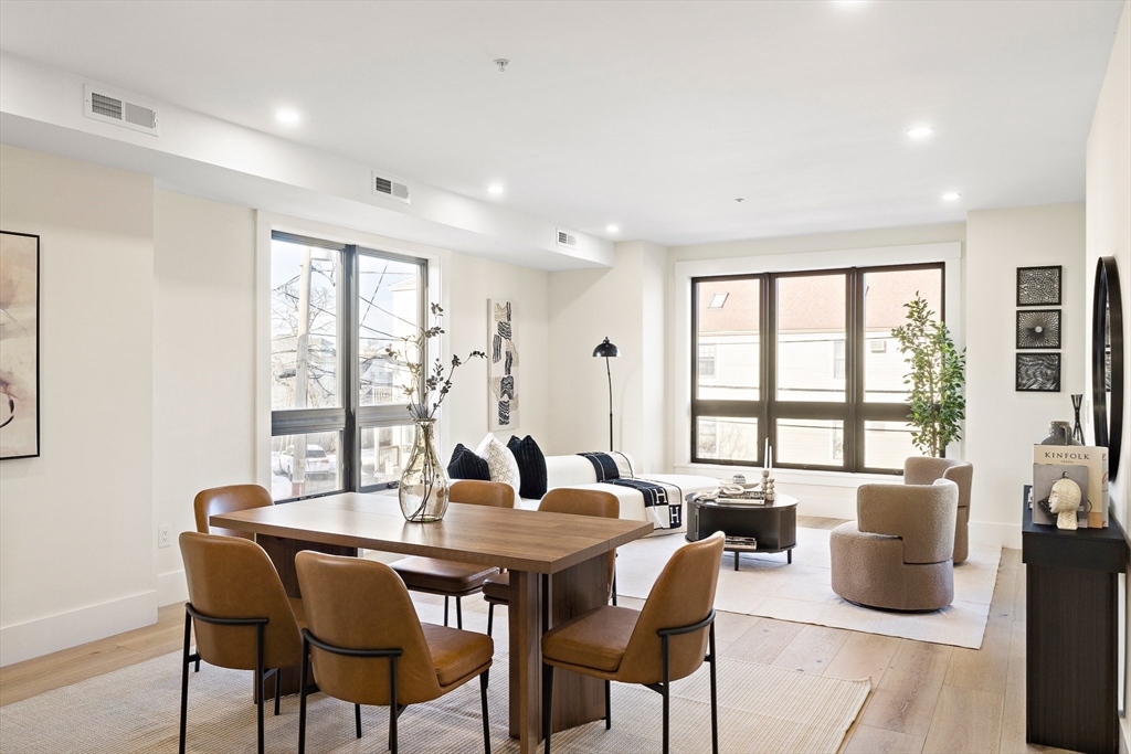 17 Holmes Street 204