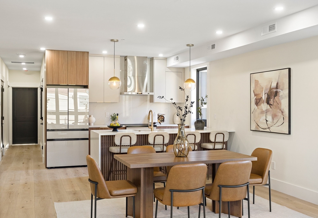 17 Holmes Street 204