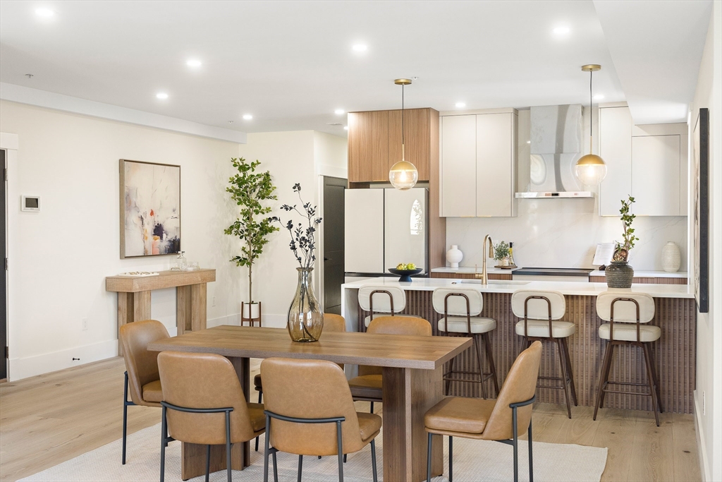 17 Holmes Street 204