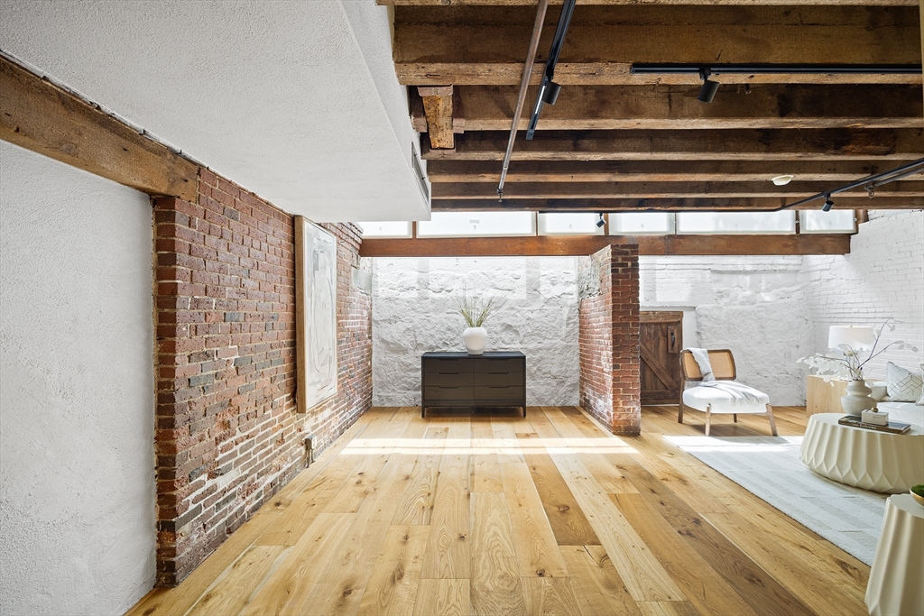 120 Fulton St DE