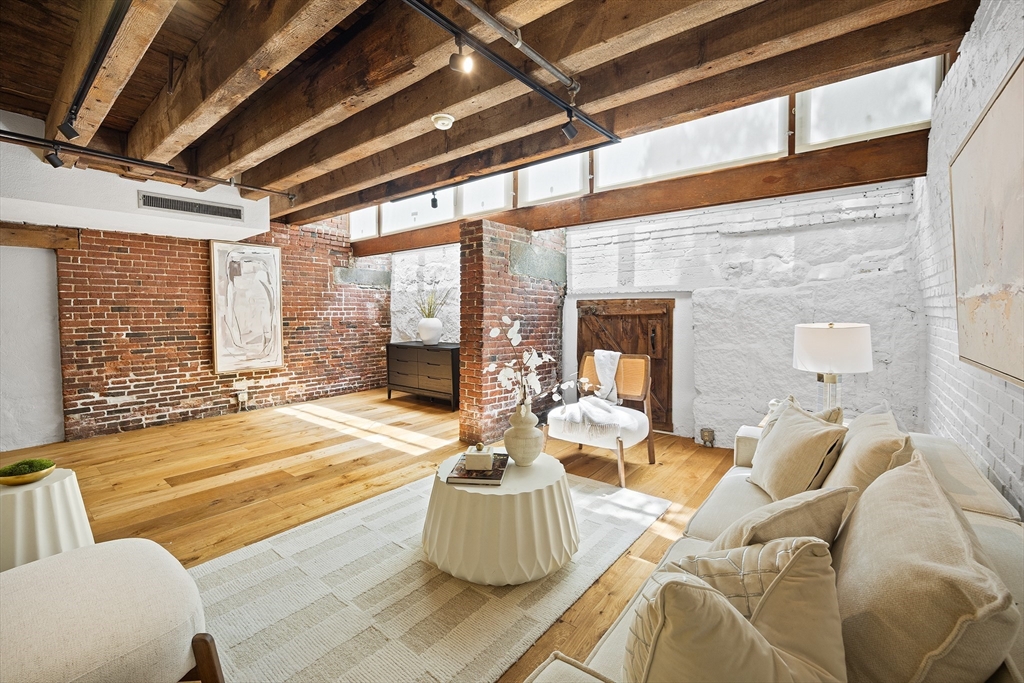 120 Fulton St DE
