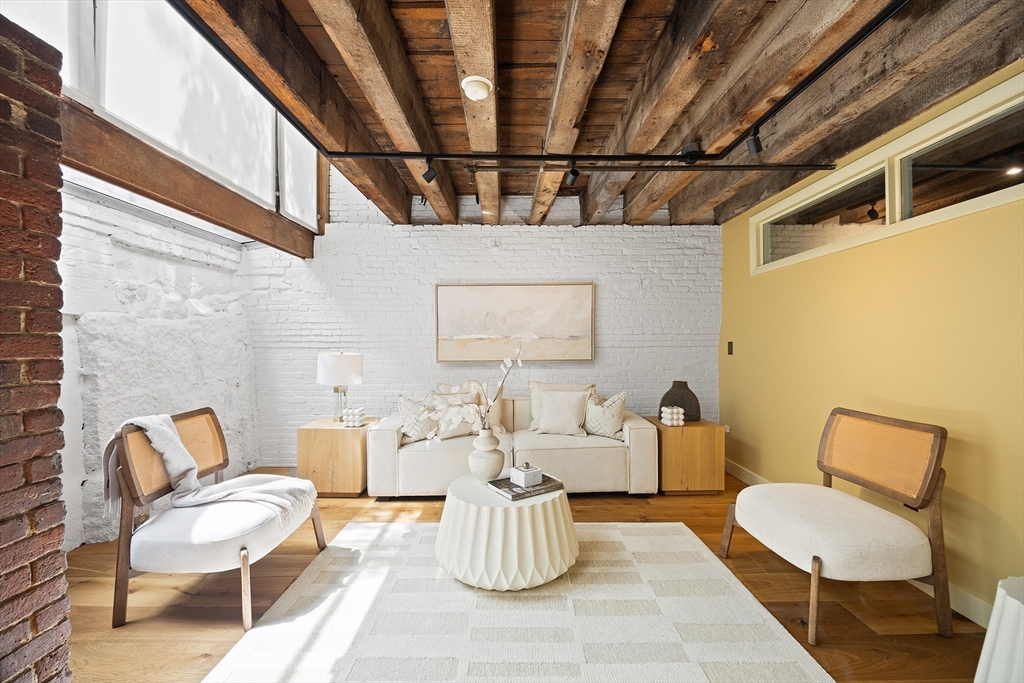 120 Fulton St DE