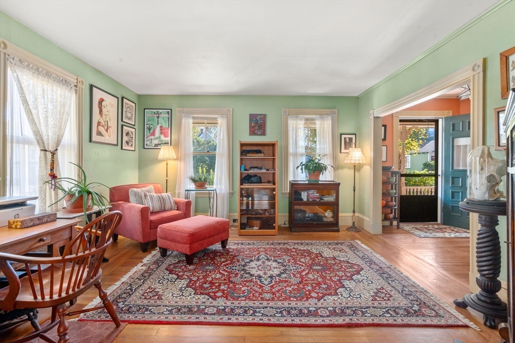 5 Byron St