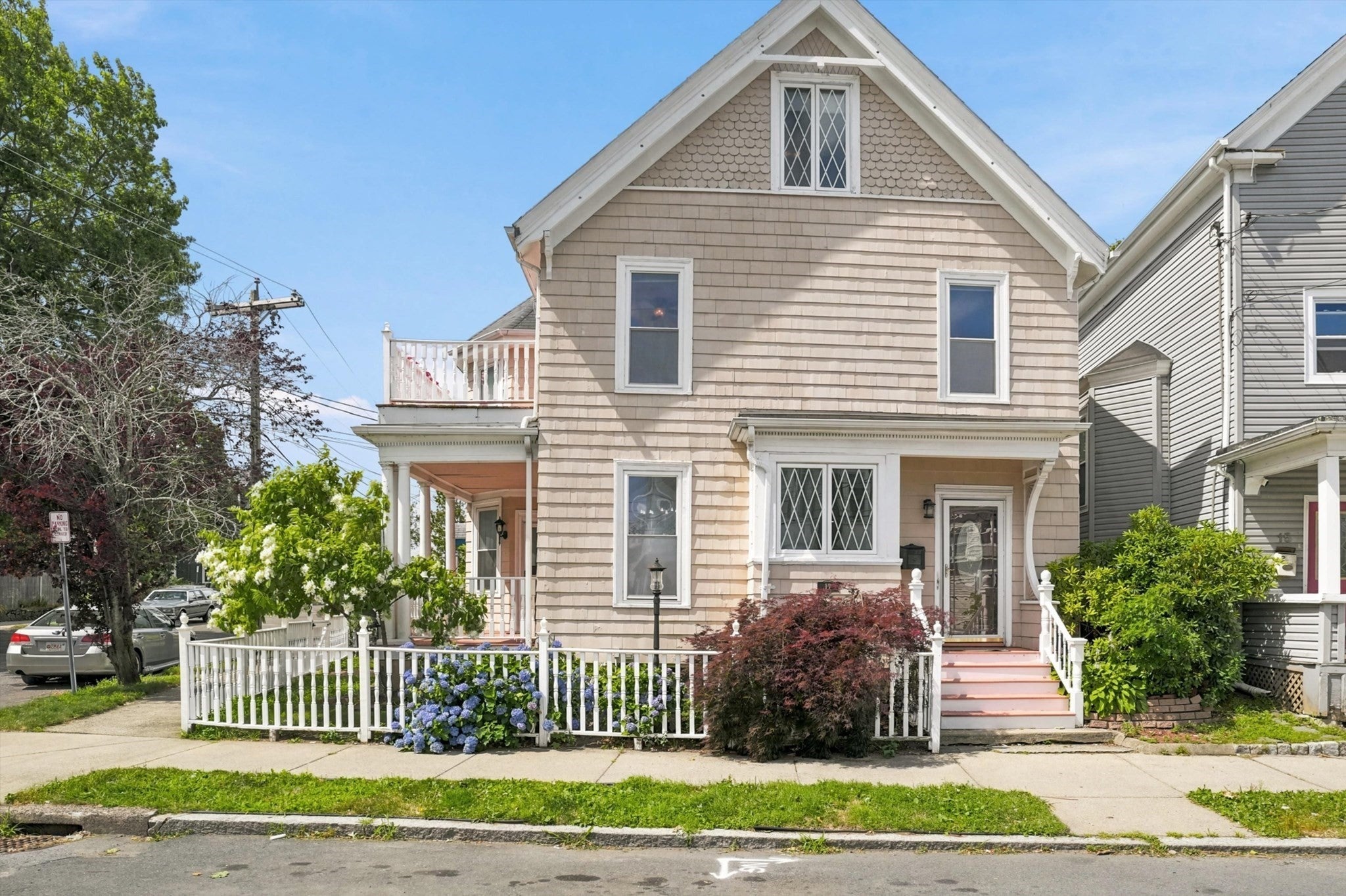 17 Basset St