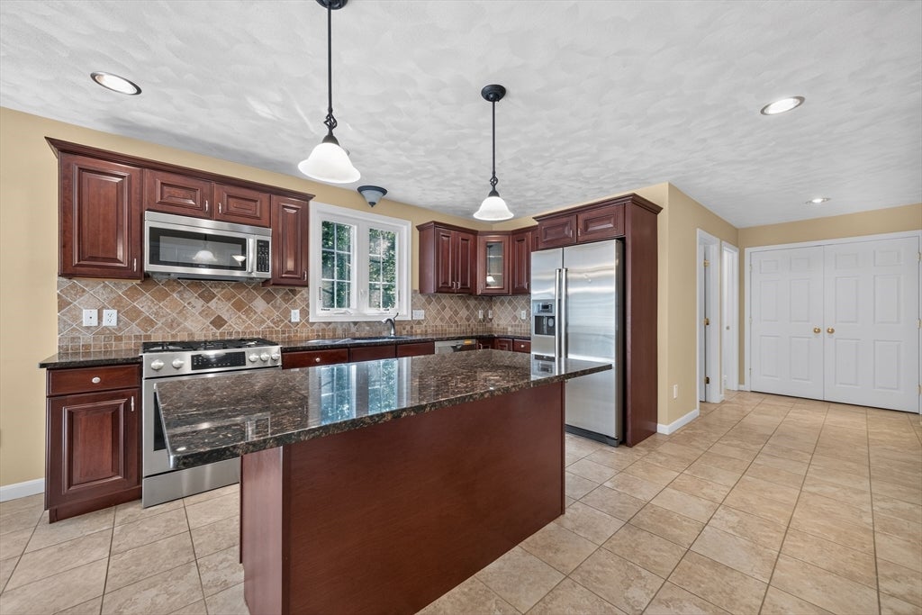 3 Chisholm Way