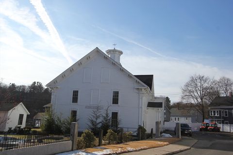 8 Court St Uxbridge MA 01569