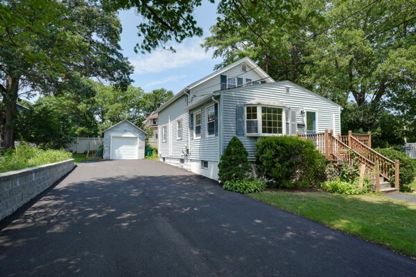 Click for 9 Harriett Ave, Burlington, MA slideshow