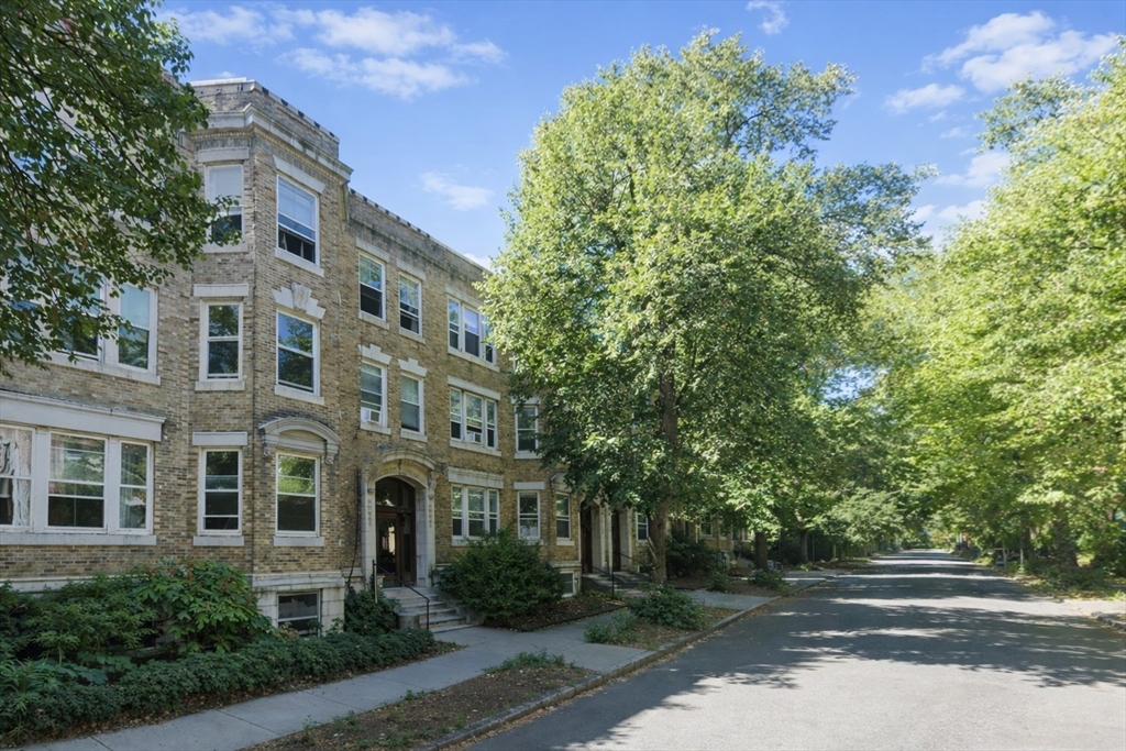 8 Euston St 8 Euston St U: 5 St #5, Brookline, MA Photo #1
