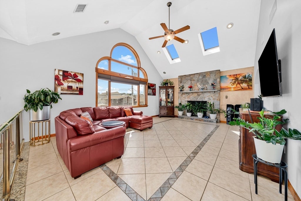 33 Tedford Ave