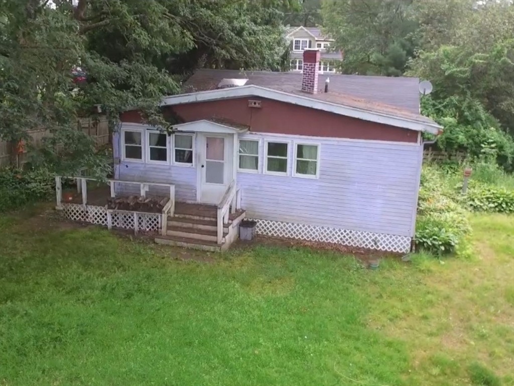 121 Lakeshore Drive