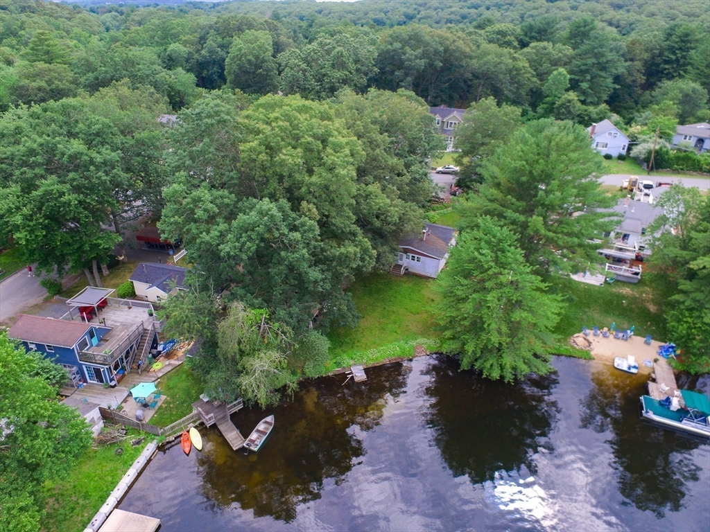 121 Lakeshore Drive