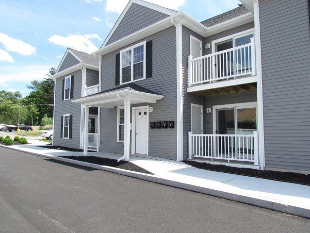 Click for 1093 Main St #3, Weymouth, MA slideshow