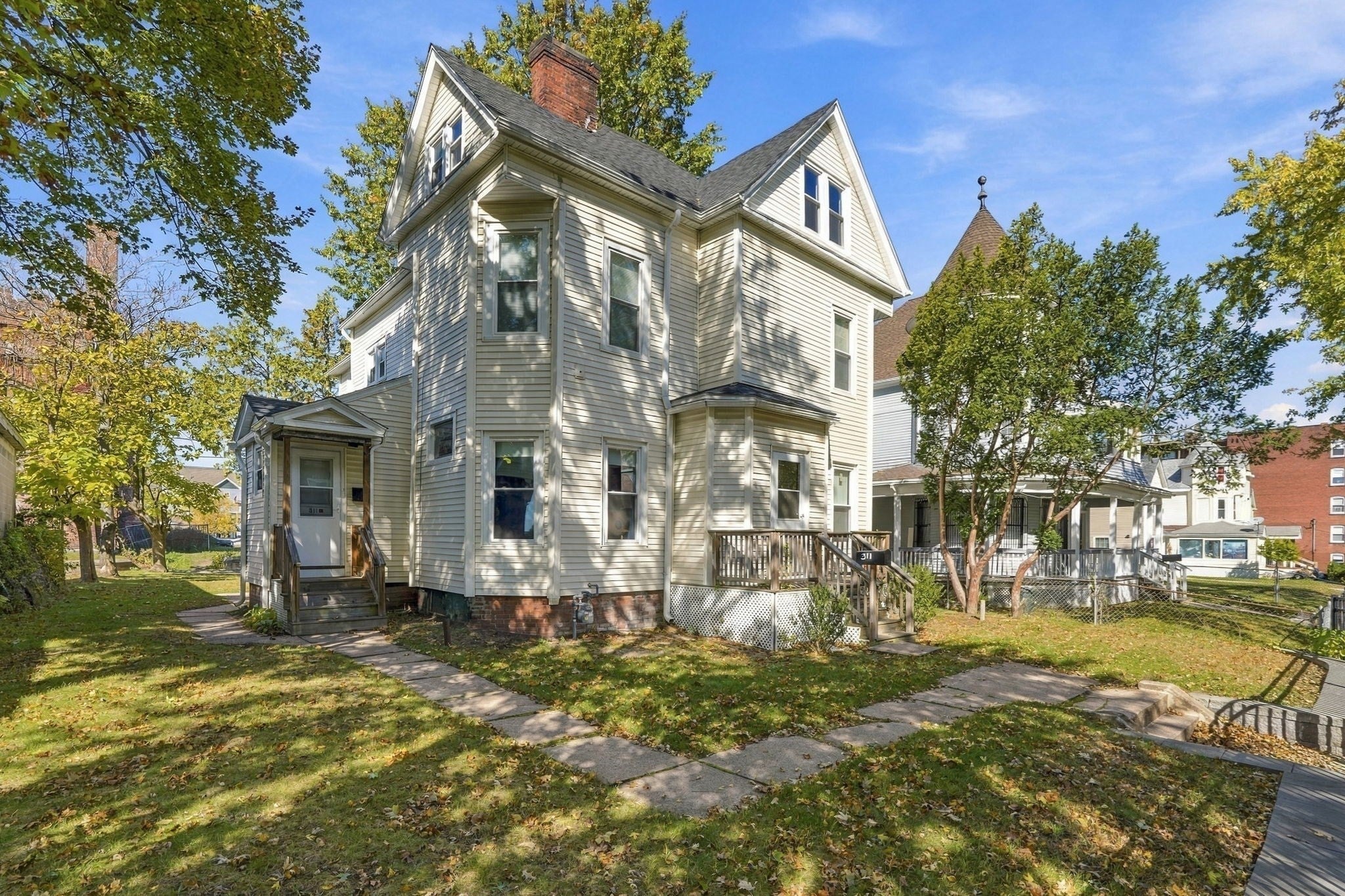 311 Walnut St, Holyoke, MA Photo #2