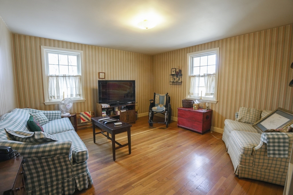 Ashland, Massachusetts 01721, United States, 4 Bedrooms Bedrooms, ,2 BathroomsBathrooms,Residential,Pending,104061