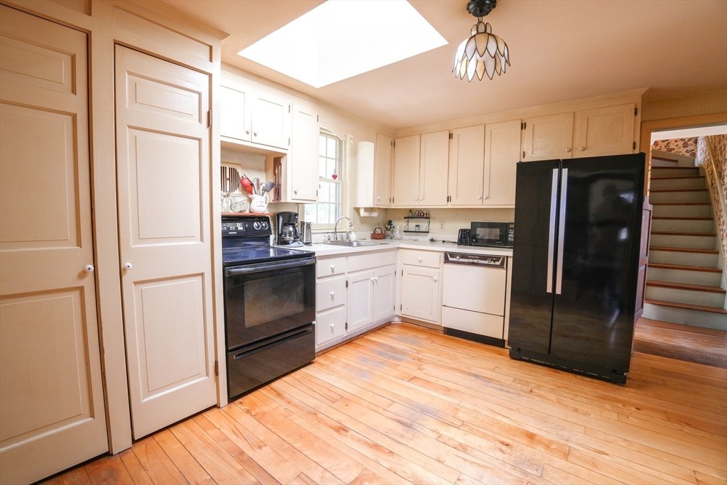 Ashland, Massachusetts 01721, United States, 4 Bedrooms Bedrooms, ,2 BathroomsBathrooms,Residential,Pending,104061