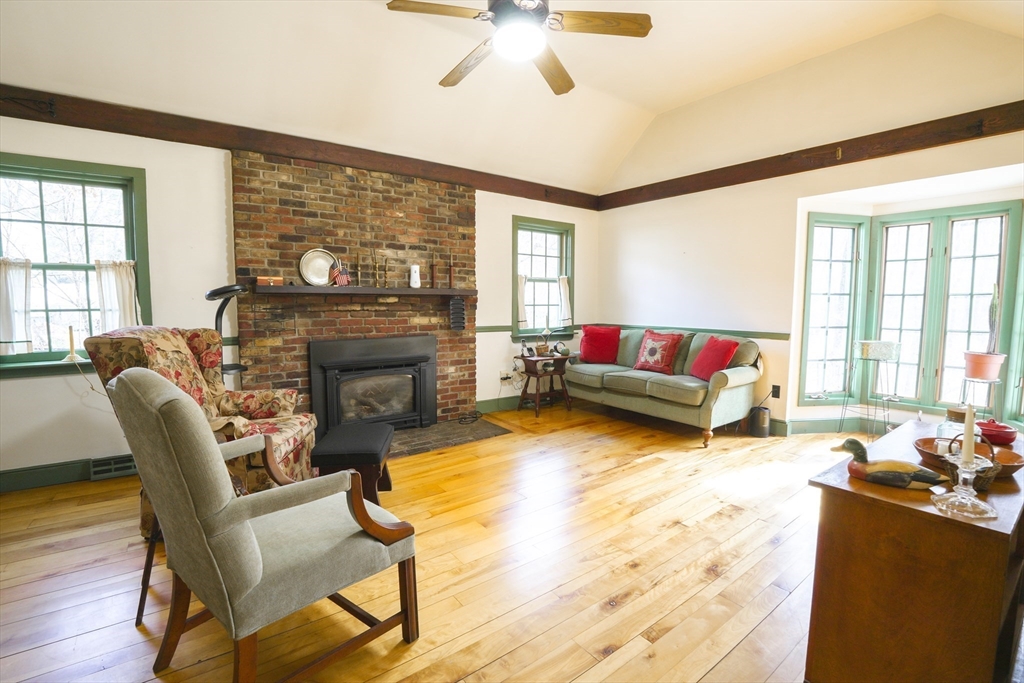 12 Oak Tree Lane