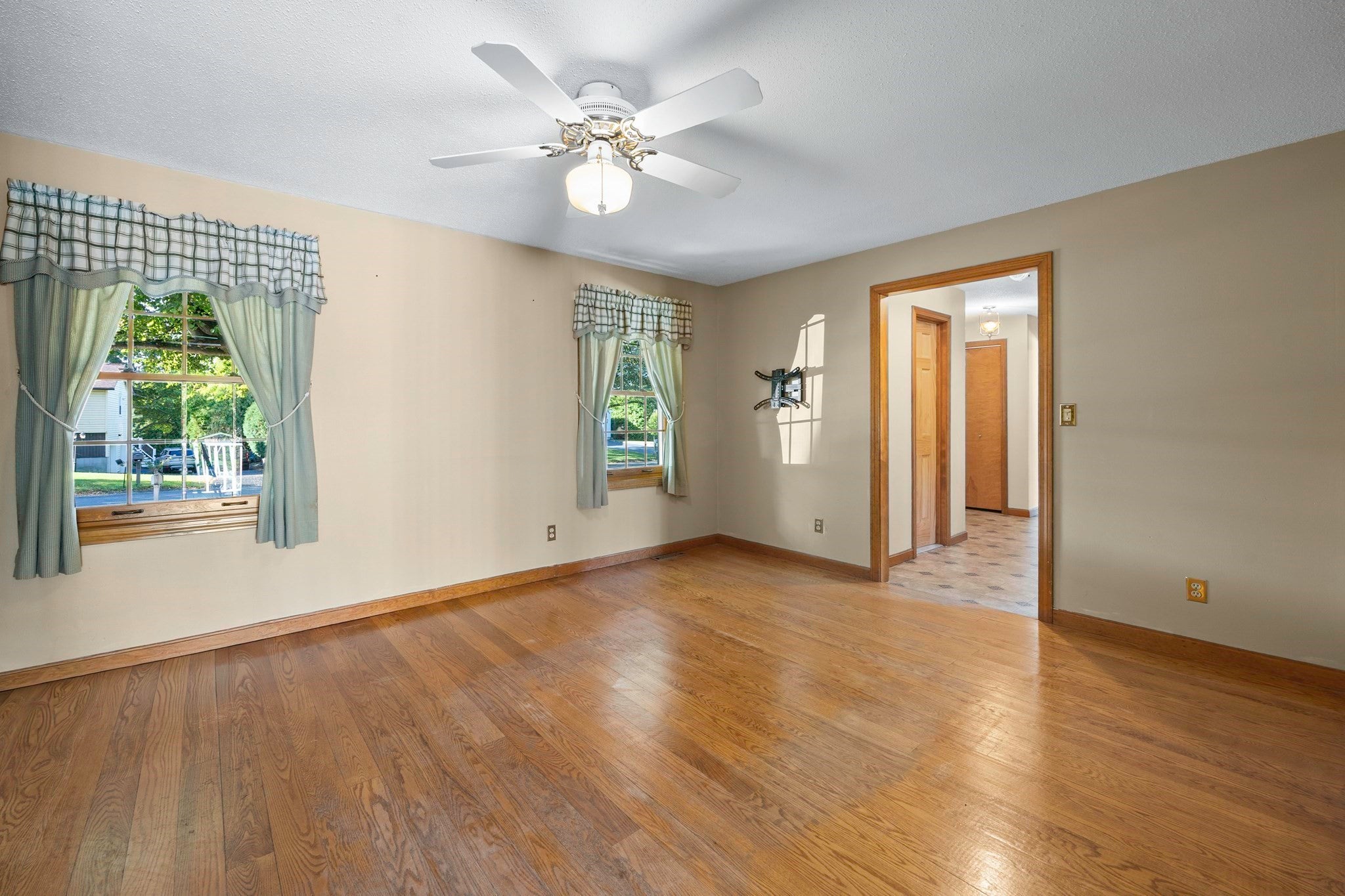 23 Magnolia Ter, South Hadley, MA, 23 Magnolia Ter, South Hadley, MA Photo #4