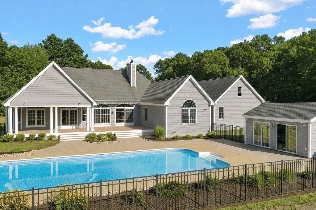 26 Ashlynn Way, Rehoboth, MA Photo #5