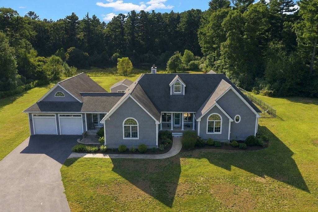 26 Ashlynn Way, Rehoboth, MA Photo #2