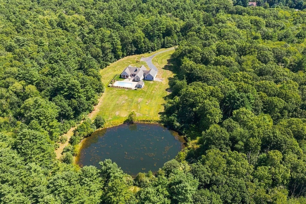 26 Ashlynn Way, Rehoboth, MA Photo #7