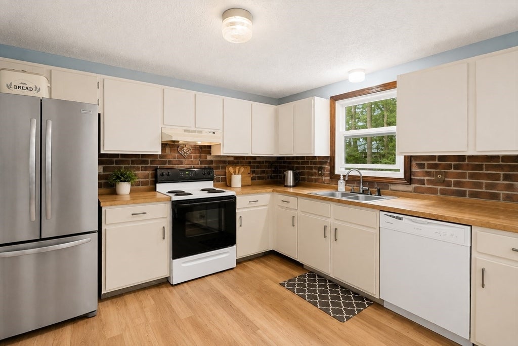 3 Harrison Ave, Lakeville, MA, 3 Harrison Ave, Lakeville, MA Photo #5