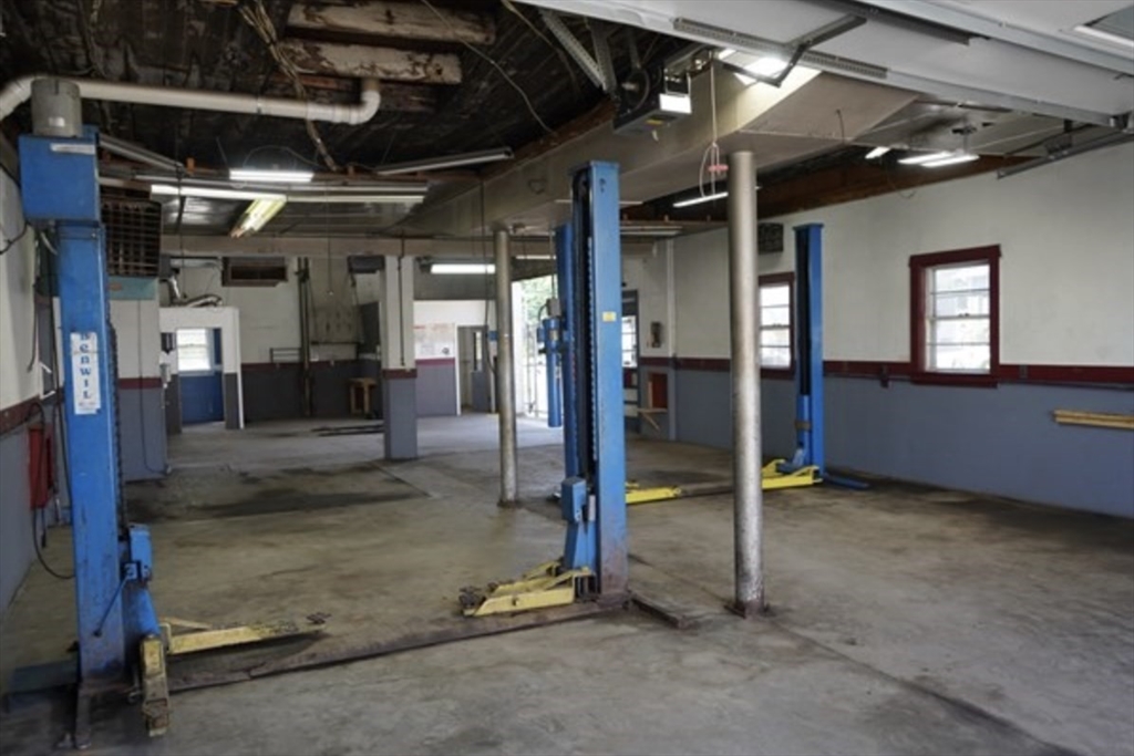 429 Riverside Street