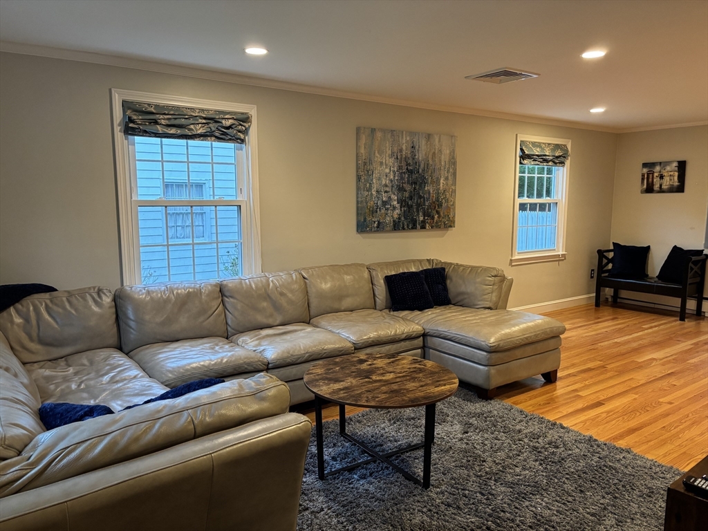 17 Meadowbrook Drive