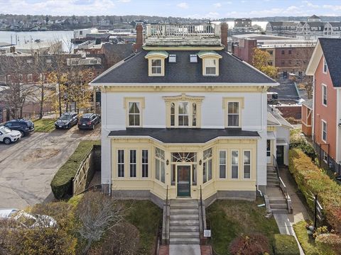 Photo of 35 Middle St #4, Gloucester, MA 01930 (MLS # 73486822)