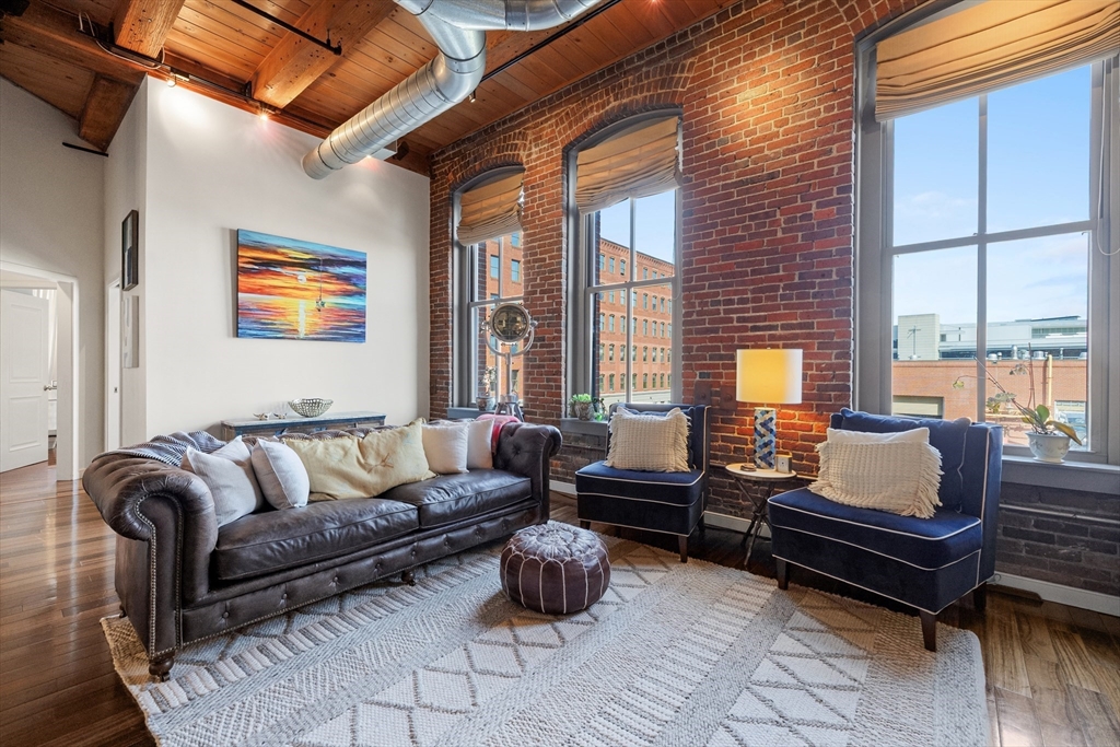 35 Channel Center St 210