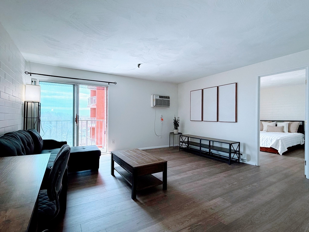 115 W Squantum St 816