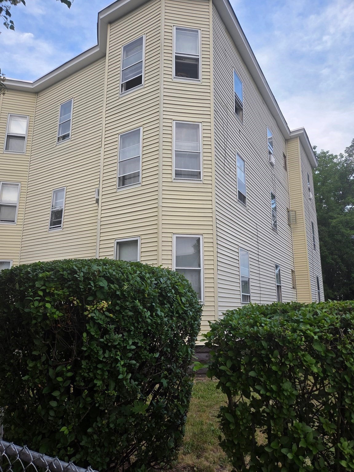 109 Grover St