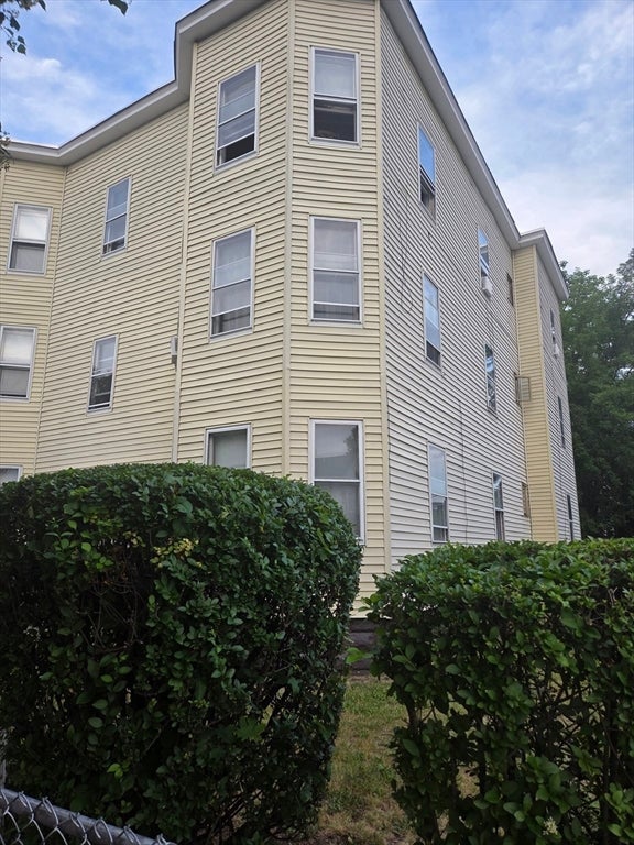 109 Grover St