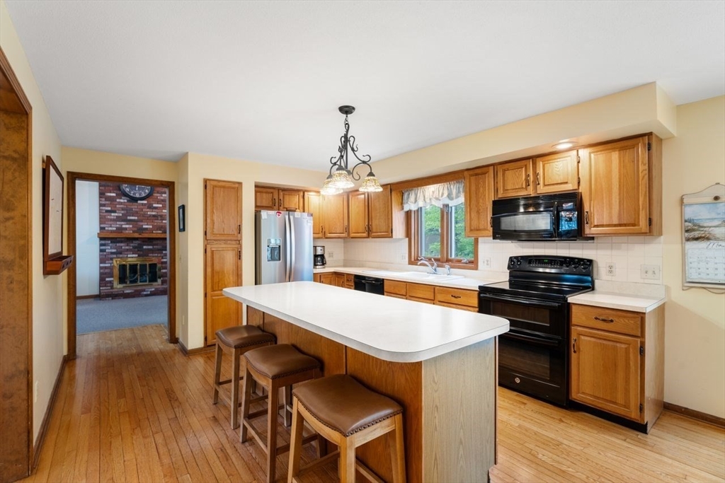 119 Pineridge Drive, Westfield, MA Photo #5
