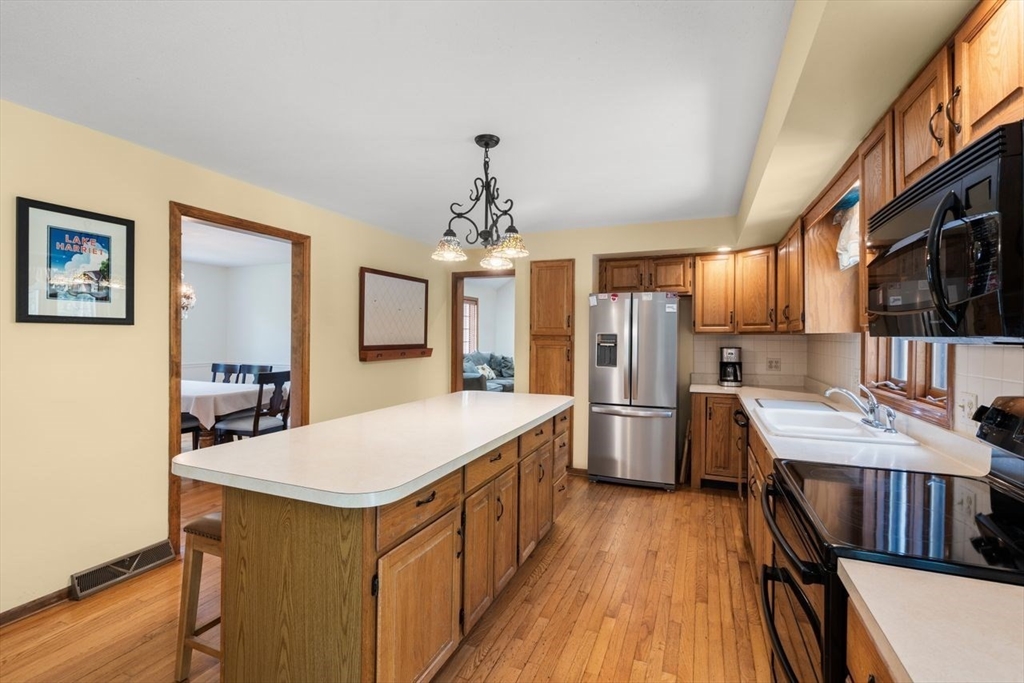 119 Pineridge Drive, Westfield, MA Photo #6